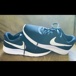 Nike Tanjun Black White Sportswear Men Running Shoes NSW Sneakers